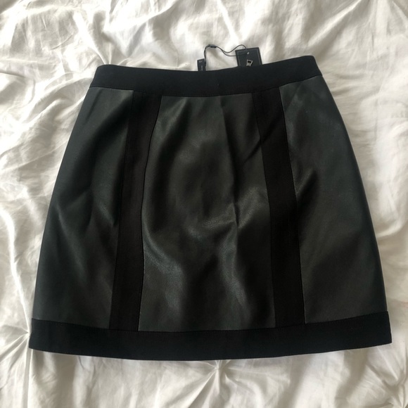 BCBG Leather skirt - Picture 2 of 2